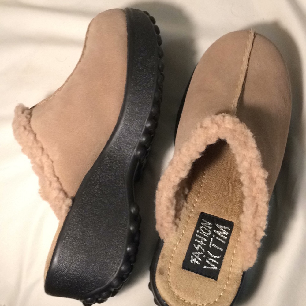 Rare Find!! NWOT Fashion Victim-Tan clogs mules